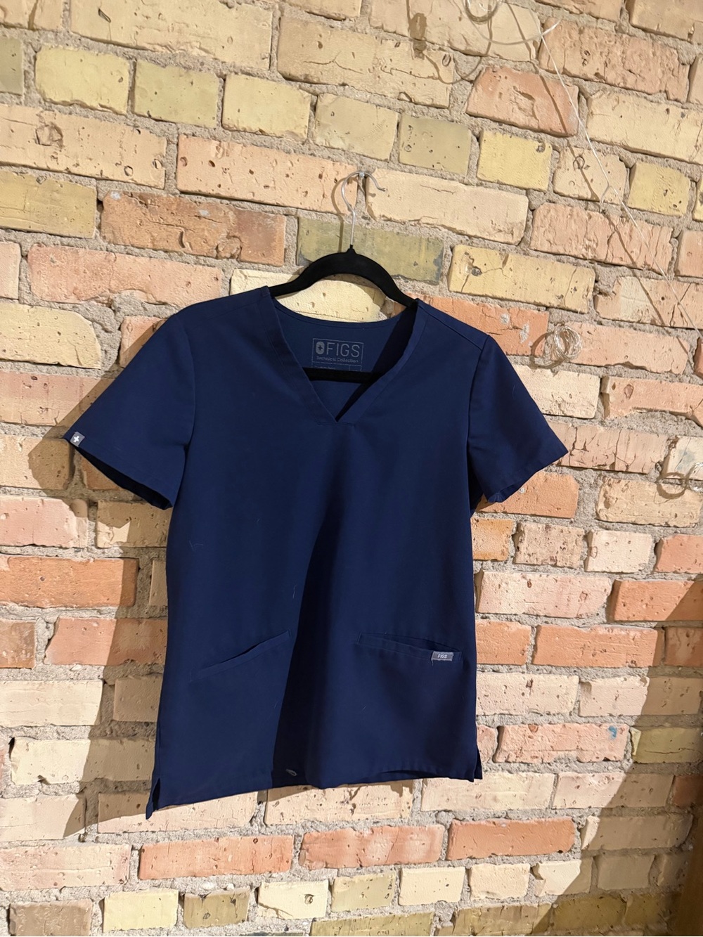 FIGS navy Casma scrub top XS